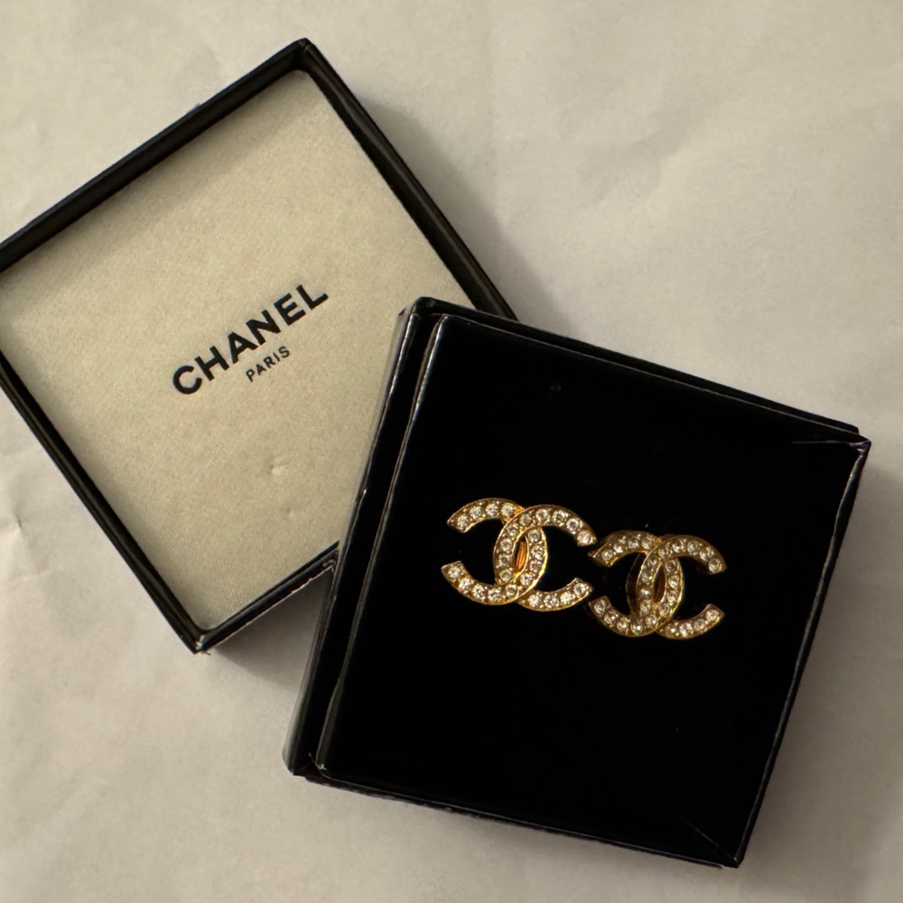 CHANEL Earrings Vintage CC Logo Crystal Clip On 24K Gold Plated Studs with Box - Picture 12 of 13